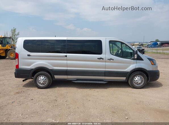 1FBAX9Y84RKB18668 2024 FORD TRANSIT-350 Silver Widok wnętrza z tyłu