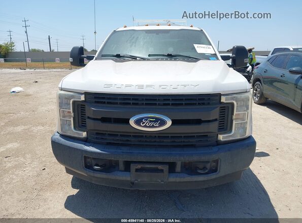 1FD7W3E62HED87205 2017 FORD F-350 CHASSIS Cream ხელსაწყოთა პანელის ხედი