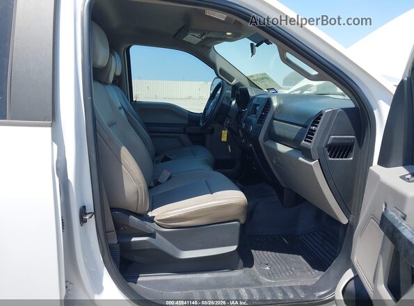 1FD7W3E62HED87205 2017 FORD F-350 CHASSIS Cream წინა სალონის ხედი