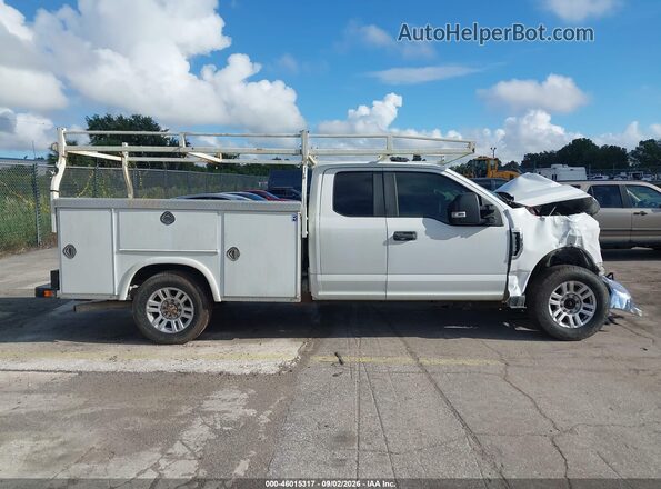 1FD7X2A61HEE59220 2017 FORD F-250 White Rear interior view