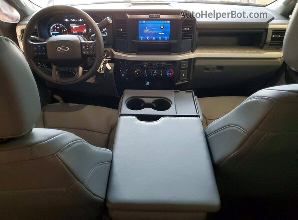 1FD8W3HTXTEE33944 2026 FORD F350 White Вид панелі приладів