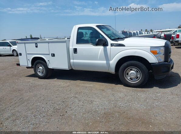 1FDBF2A62GED31158 2016 FORD F-250 White Widok wnętrza z tyłu