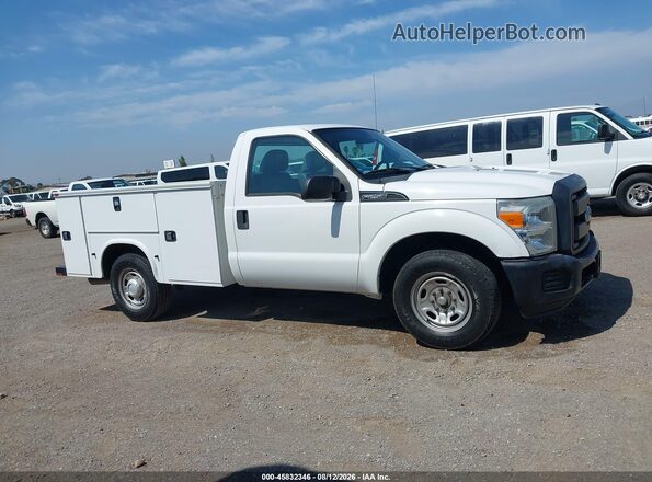 1FDBF2A65GED31154 2016 FORD F-250 White Widok wnętrza z tyłu