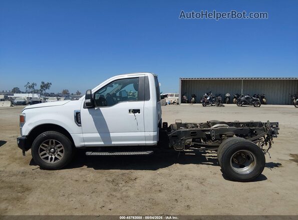 1FDBF2A65NED19681 2022 FORD F-250 Белый Вид задней части салона