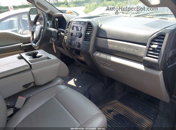 1FDBF2A68JEC26907 2018 FORD F-250 White Widok wnętrza z przodu
