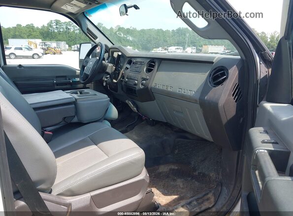 1FDBF2B62GEB18211 2016 FORD F-250 White Вид салону спереду