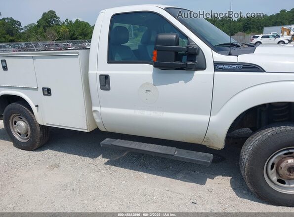 1FDBF2B62GEB18211 2016 FORD F-250 White Вид задньої частини салону
