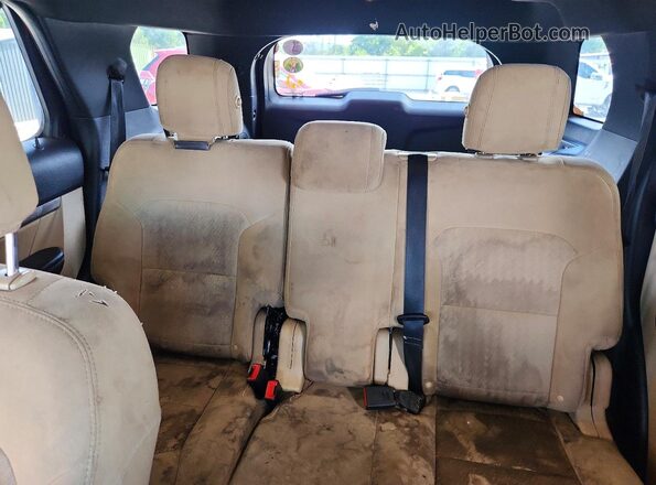 1FM5K7B81HGA54076 2017 FORD EXPLORER Красный Вид задних сидений