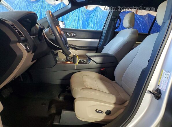 1FM5K7B89JGA65638 2018 FORD EXPLORER Silver Front interior view