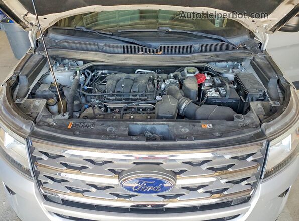1FM5K7B89JGA65638 2018 FORD EXPLORER Silver Engine compartment view