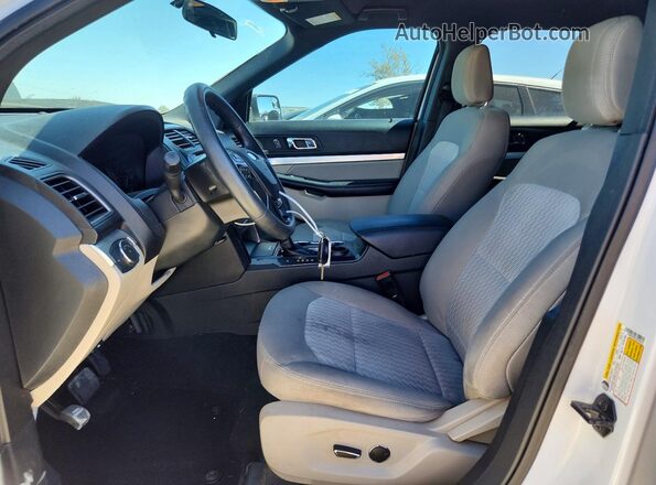 1FM5K7BH4JGC49224 2018 FORD EXPLORER White Front interior view