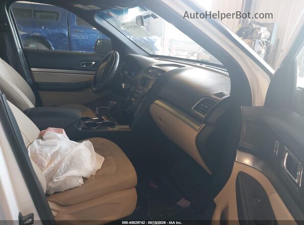1FM5K7BH5HGA57451 2017 FORD EXPLORER White Вид салону спереду