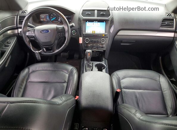1FM5K7D81JGA67476 2018 FORD EXPLORER Silver Vista del salpicadero