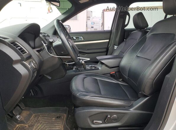 1FM5K7D81JGA67476 2018 FORD EXPLORER Silver Vista interior delantera