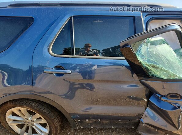 1FM5K7D81JGC05436 2018 FORD EXPLORER Blue Rear interior view