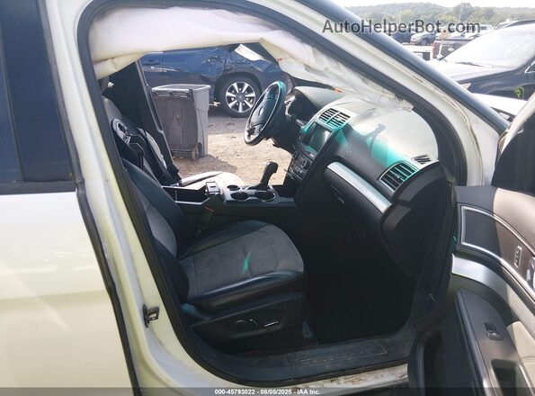 1FM5K7D82HGD12120 2017 FORD EXPLORER White Front interior view