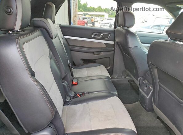 1FM5K7D82HGD40581 2017 FORD EXPLORER Black Вид задньої частини салону