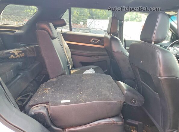 1FM5K7D82JGA96906 2018 FORD EXPLORER White Vista interior trasera