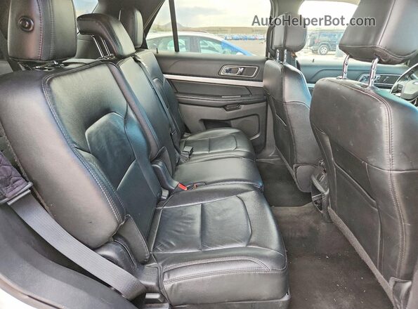 1FM5K7D84HGA88557 2017 FORD EXPLORER White Vista de los asientos traseros