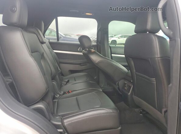 1FM5K7D84HGD77275 2017 FORD EXPLORER Silver Вид задніх сидінь