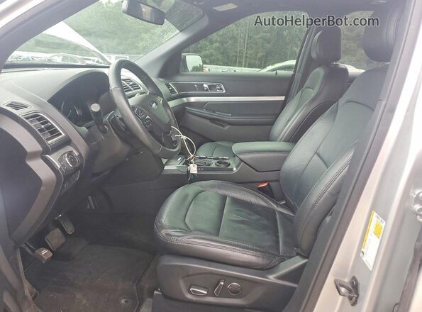 1FM5K7D84HGD77275 2017 FORD EXPLORER Silver Вид салону спереду