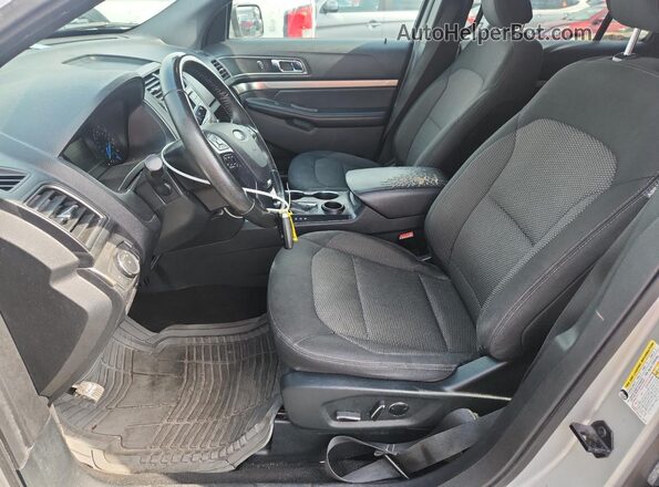 1FM5K7D84JGC63993 2018 FORD EXPLORER Серебряный Вид салона спереди