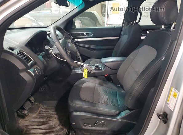 1FM5K7D85HGA41599 2017 FORD EXPLORER Silver Front interior view