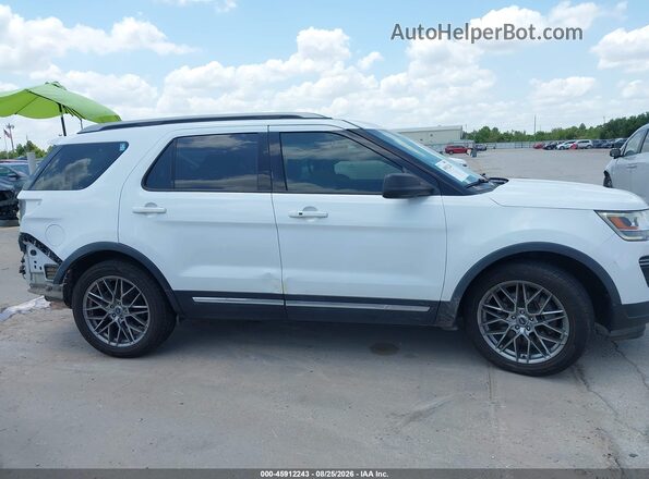 1FM5K7D86JGC43731 2018 FORD EXPLORER White Widok wnętrza 360 stopni