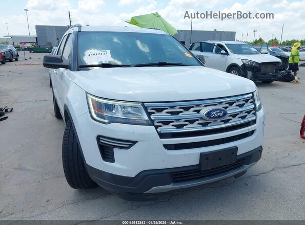 1FM5K7D86JGC43731 2018 FORD EXPLORER White Widok wnętrza z tyłu