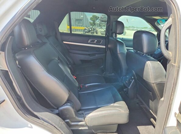 1FM5K7D87HGA15697 2017 FORD EXPLORER White Սալոնի հետևի տեսք