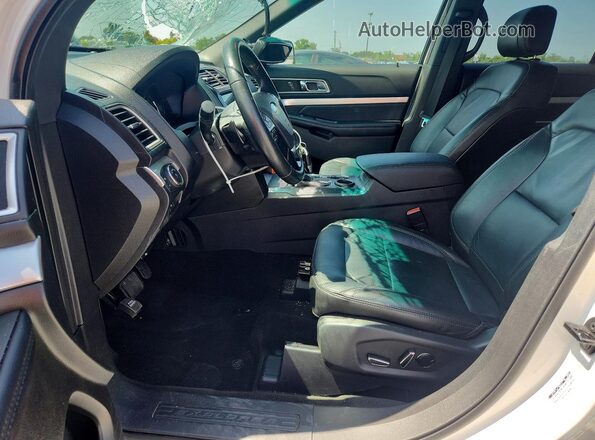 1FM5K7D87HGA96989 2017 FORD EXPLORER Белый Вид салона спереди