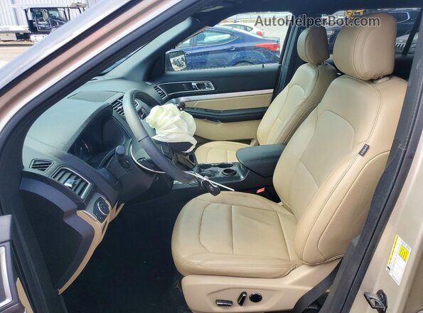 1FM5K7D87HGC45305 2017 FORD EXPLORER Gold Вид салону спереду