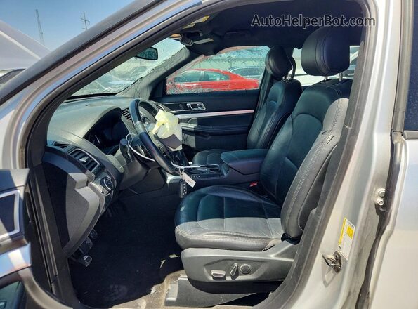 1FM5K7D87HGD78761 2017 FORD EXPLORER Silver Вид салону спереду