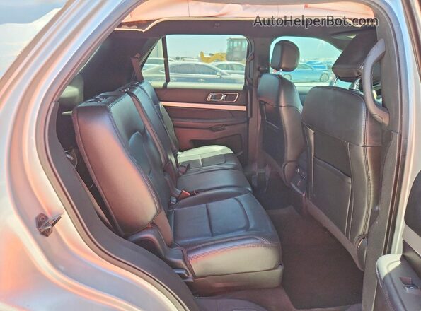 1FM5K7D87HGD78761 2017 FORD EXPLORER Silver Вид задньої частини салону