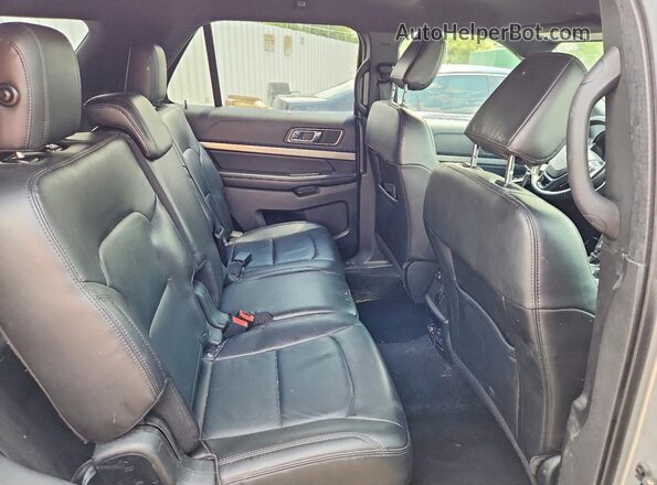 1FM5K7D88JGC25408 2018 FORD EXPLORER Silver Widok wnętrza z tyłu