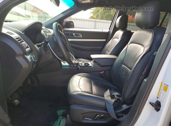 1FM5K7D89HGA70913 2017 FORD EXPLORER White Вид салону спереду