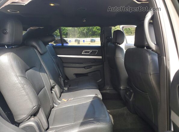 1FM5K7D89HGA70913 2017 FORD EXPLORER White Вид задньої частини салону