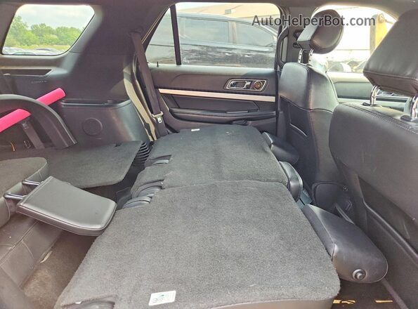 1FM5K7D8XHGD48685 2017 FORD EXPLORER Beige Rear interior view