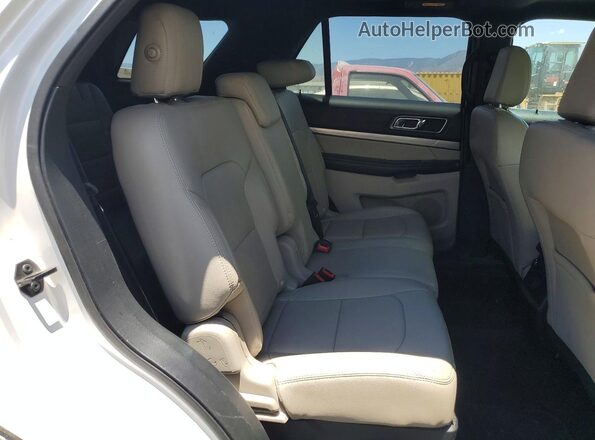 1FM5K7D8XJGA42625 2018 FORD EXPLORER White Widok wnętrza z tyłu