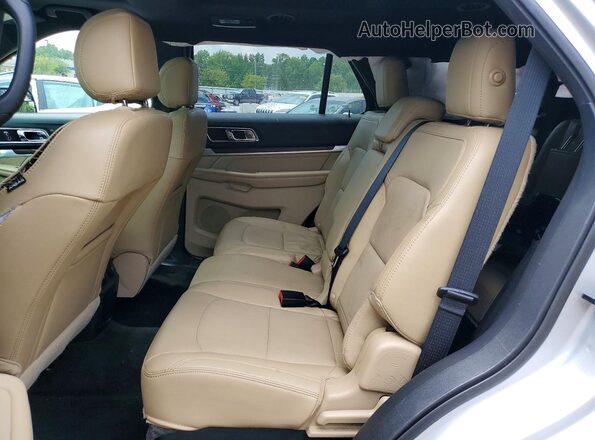 1FM5K7F88HGA46003 2017 FORD EXPLORER Silver Vista interior trasera