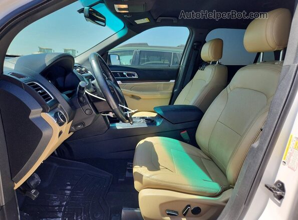 1FM5K7F89HGA99065 2017 FORD EXPLORER Белый Вид салона спереди