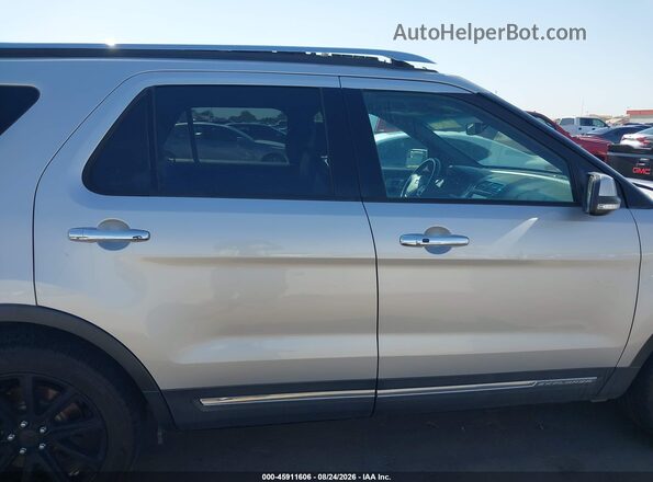 1FM5K7F89HGC92719 2017 FORD EXPLORER Silver Vista interior trasera