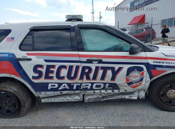 1FM5K8AR0HGC57315 2017 FORD UTILITY POLICE INTERCEPTOR Белый Вид задней части салона
