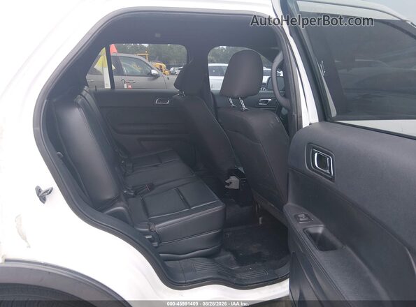 1FM5K8AR0JGC76789 2018 FORD POLICE INTERCEPTOR White Widok naklejki z numerem VIN