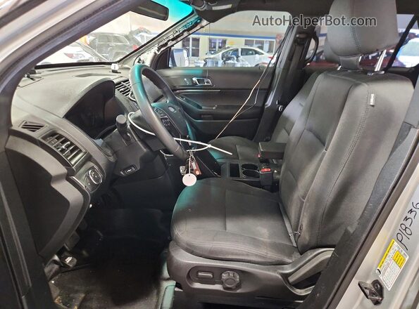 1FM5K8AR1JGA84426 2018 FORD EXPLORER Silver წინა სალონის ხედი