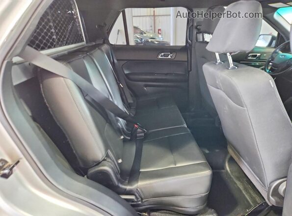 1FM5K8AR1JGA84426 2018 FORD EXPLORER Silver უკანა სალონის ხედი