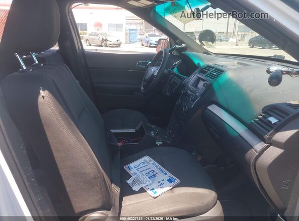 1FM5K8AR2HGA04691 2017 FORD UTILITY POLICE INTERCEPTOR White Vista interior delantera