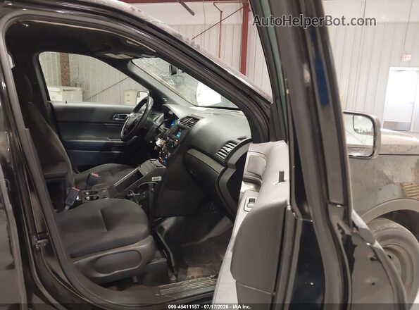 1FM5K8AR2HGE14066 2017 FORD UTILITY POLICE INTERCEPTOR Black Front interior view