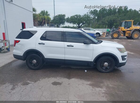 1FM5K8AR3GGA62792 2016 FORD POLICE INTERCEPTOR Белый Вид задней части салона