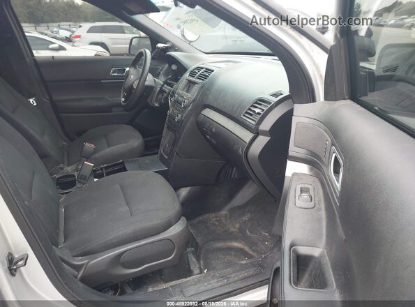 1FM5K8AR6GGC73162 2016 FORD UTILITY POLICE INTERCEPTOR Gray Front interior view